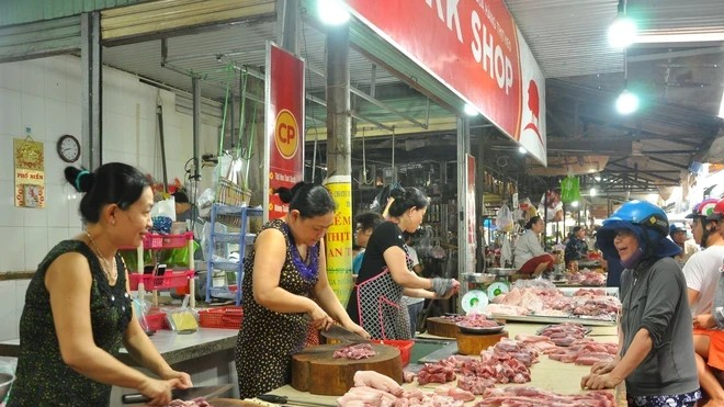 Food safety watchdog strengthens oversight during Tet